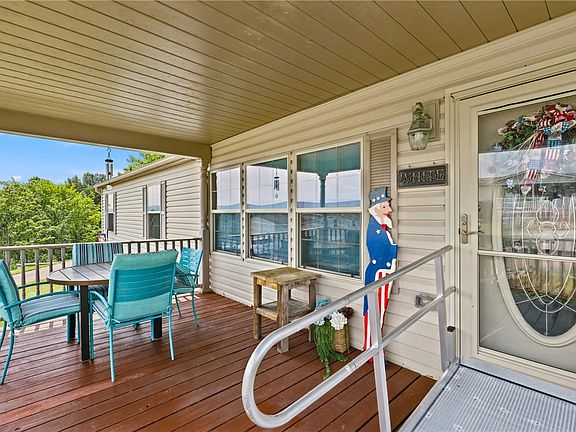 2nd image of 105 Sunset Dr