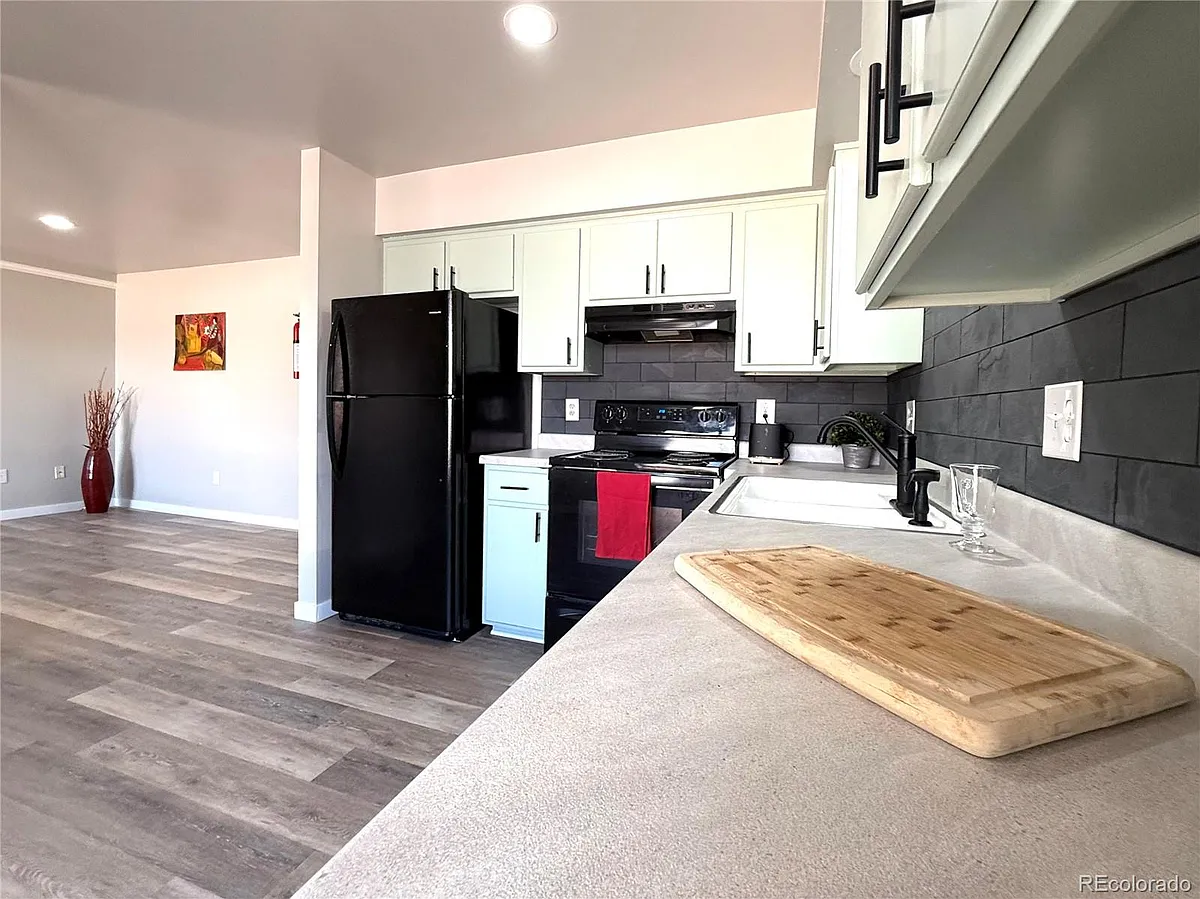 Building Photo - 531 S Angus Ave #2