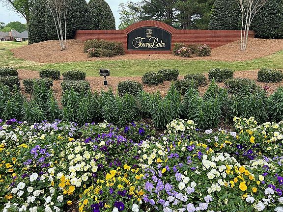 4th image of 209 Towne Lake Dr