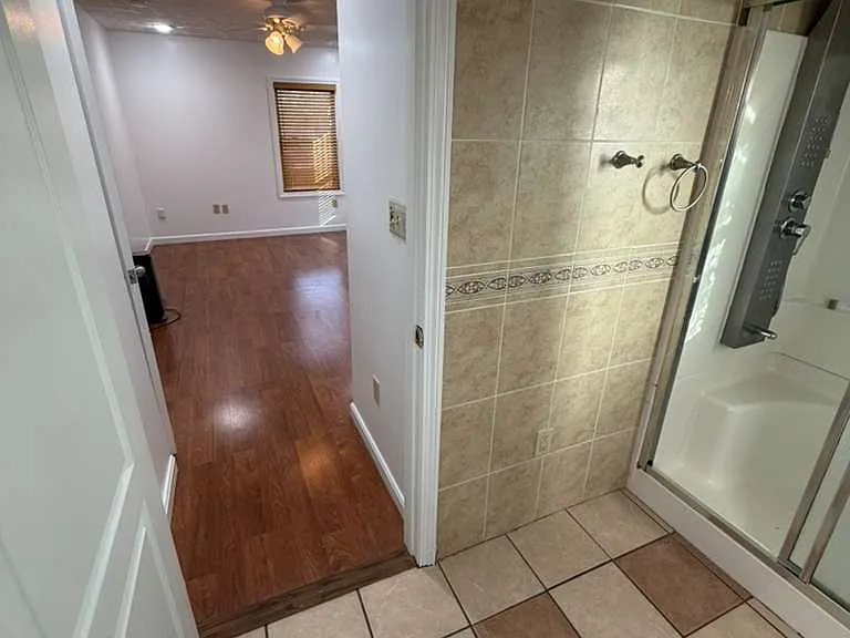 130-132 W Selden St #3 — Photo 7