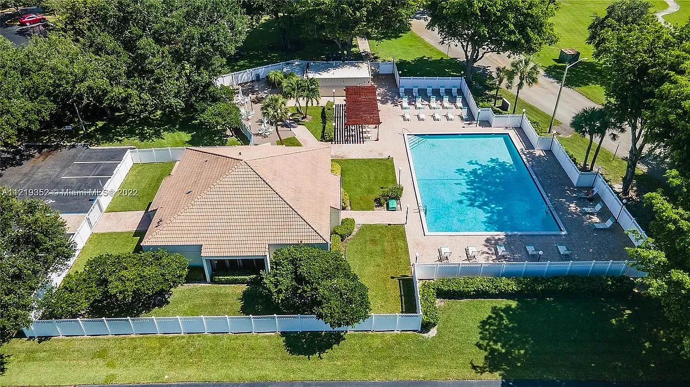 3001 W Rolling Hills Cir — Photo 2