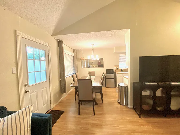 5109 Avenue H — Photo 4