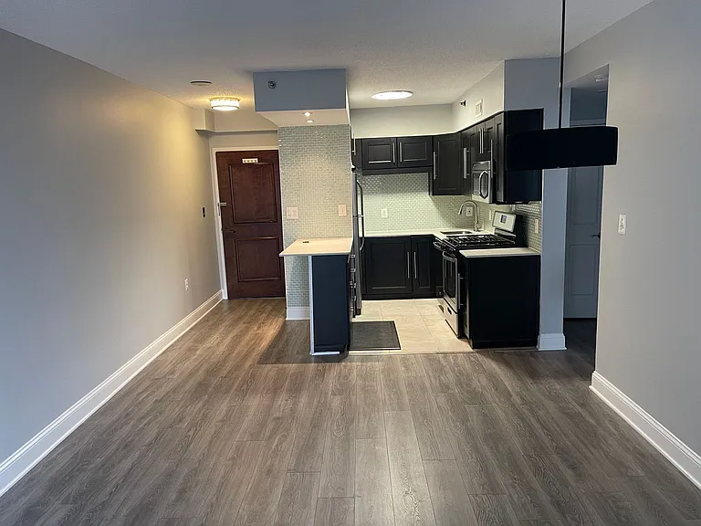 4801 Fairmont Ave #611 — Photo 4