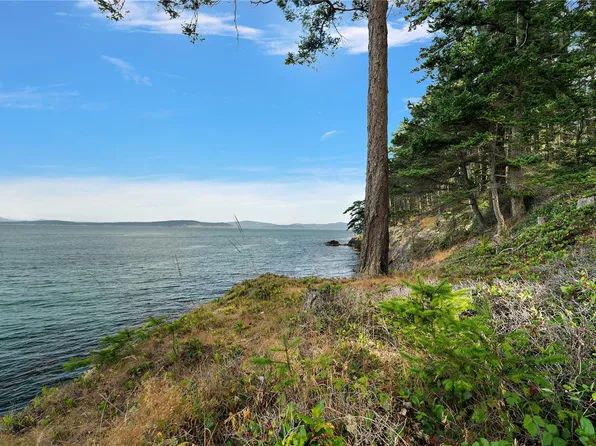 1324 Greenleaf Ln, Sidney, BC V8L 5Y9