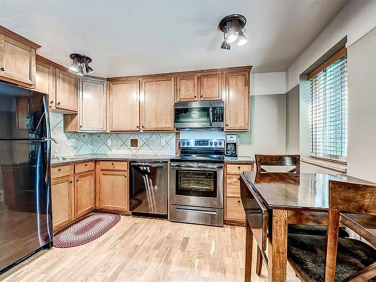 1419 Detroit St #10 — Photo 2