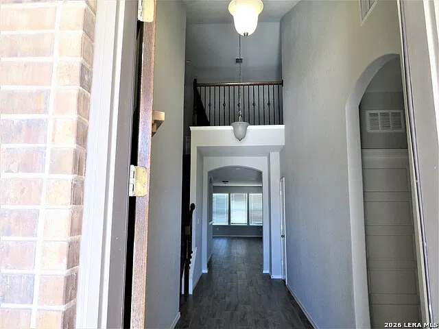 5 bed, 3.0 bath, 3037 sqft, $3,325 — Photo 3