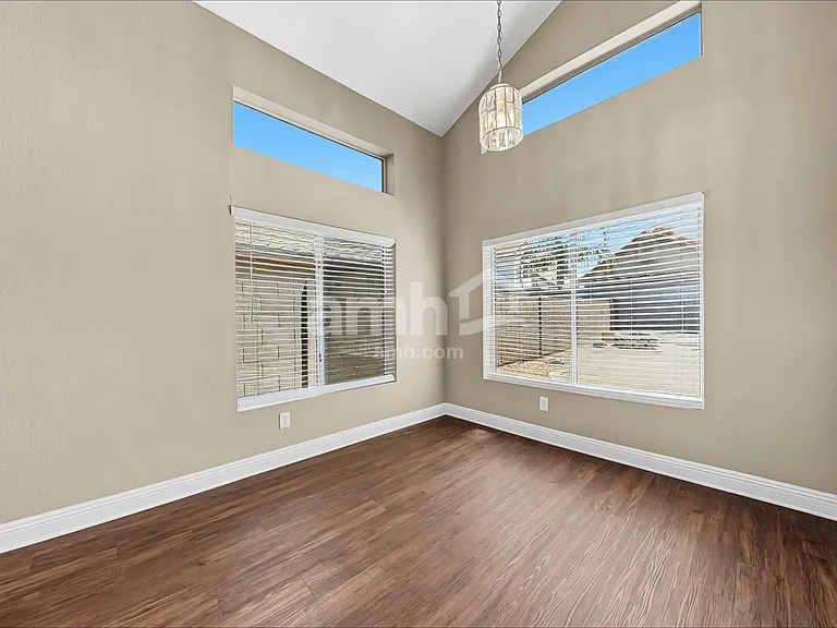 907 N Albert Dr — Photo 6