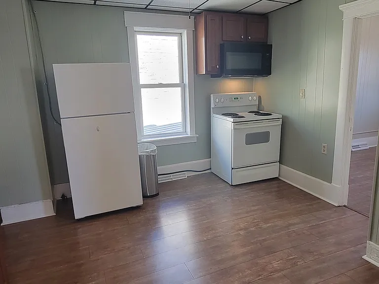 54 Birch Ave S — Photo 3