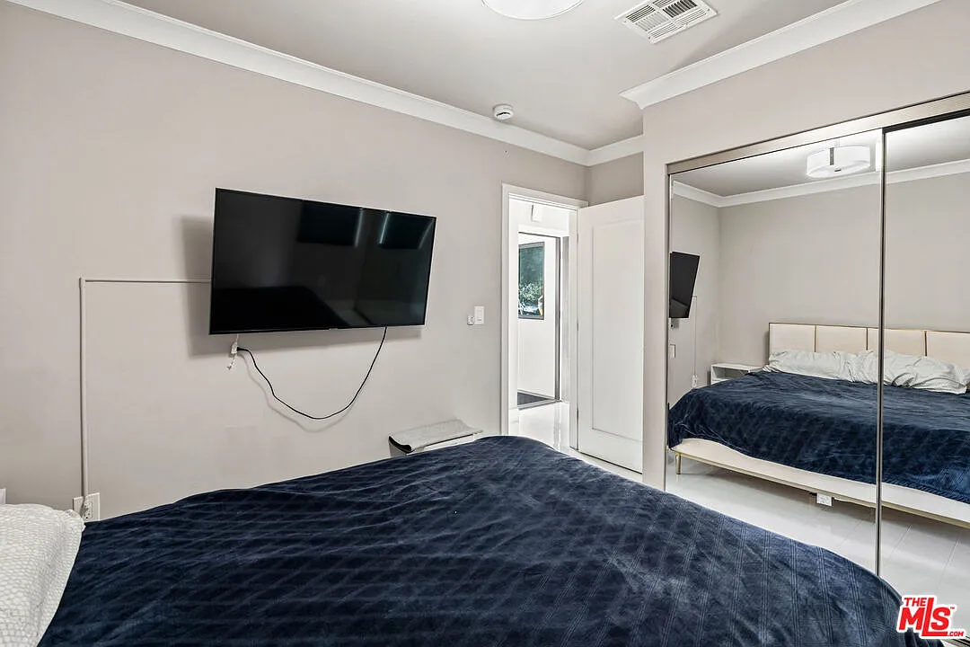 2 bed, 2.0 bath, 1102 sqft, $8,500 — Photo 4