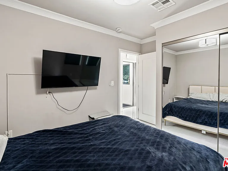 801 Howard St — Photo 4