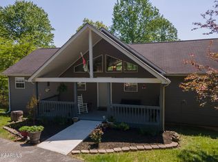 282 Shanghai Landing Ln, La Follette, TN 37766