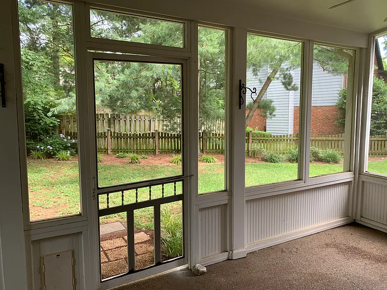 637 Sugartree Ln — Photo 34