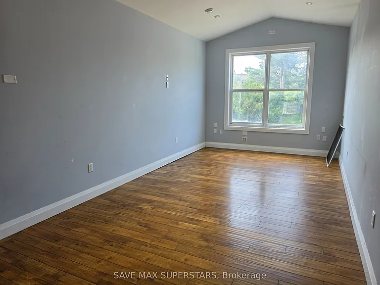 222 Phillips St #UPPER — Photo 25