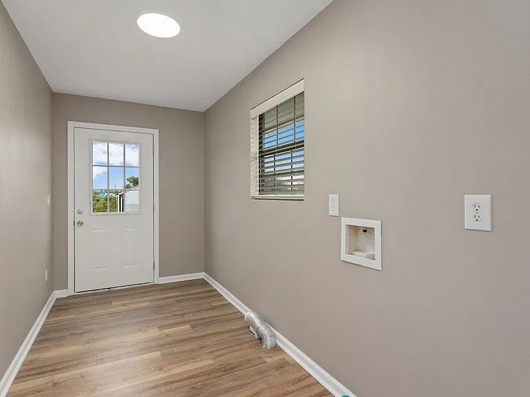 127 Kathy Rd — Photo 5