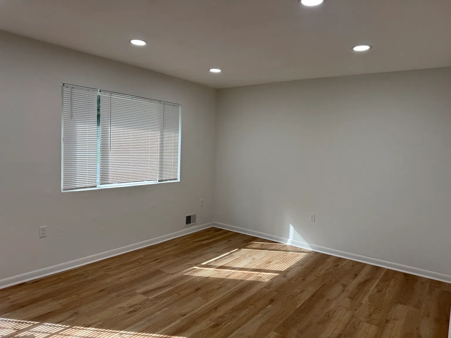 3 bed, 1125 sqft, $1,800 — Photo 2