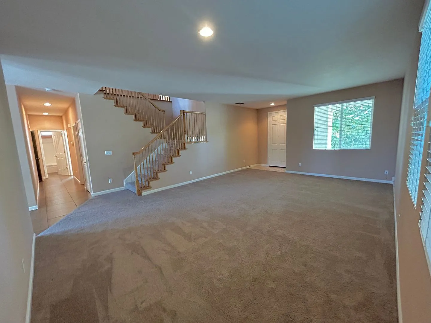 Lease Today ! Available 5 Bedroom! Great Location! — Photo 4