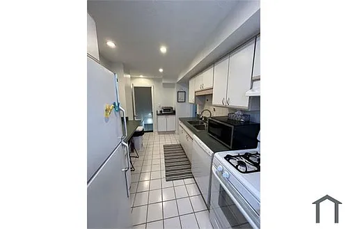 4056 Northfield Rd Photo 1