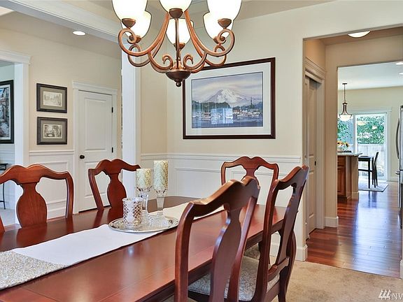 Formal dining room adjoins the kitchen via the butler's pantry.
