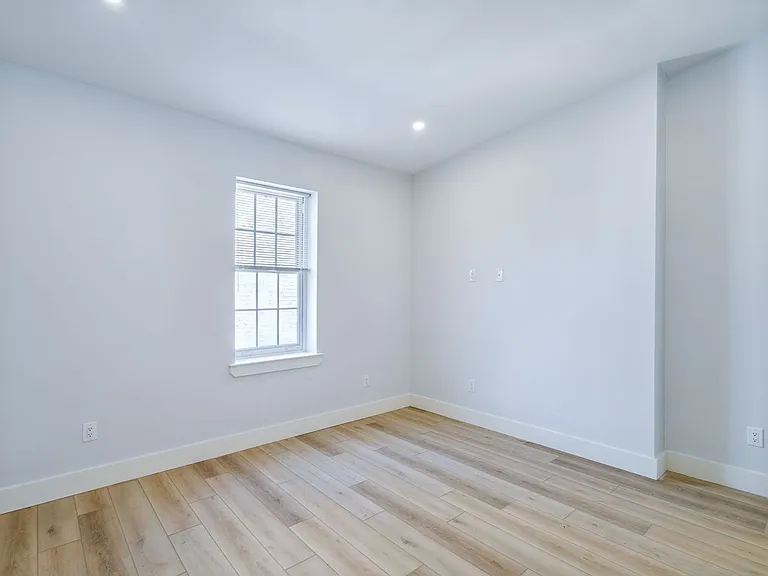Serpentine Apartments: Newly Renovated in the Heart of Drexel — Photo 33