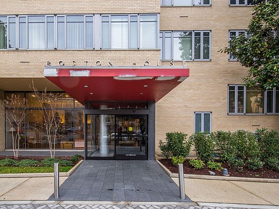 2nd image of 1711 Massachusetts Ave NW #703