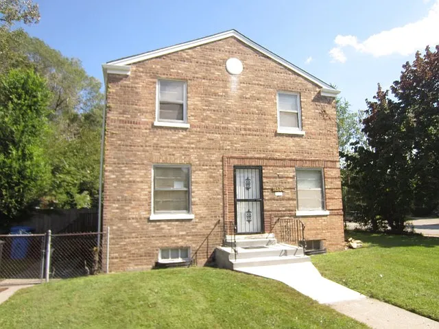 2534 E 96th St photo 1