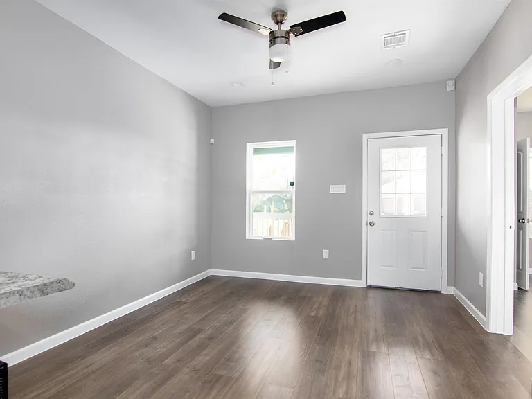 1709 Stevens St — Photo 7