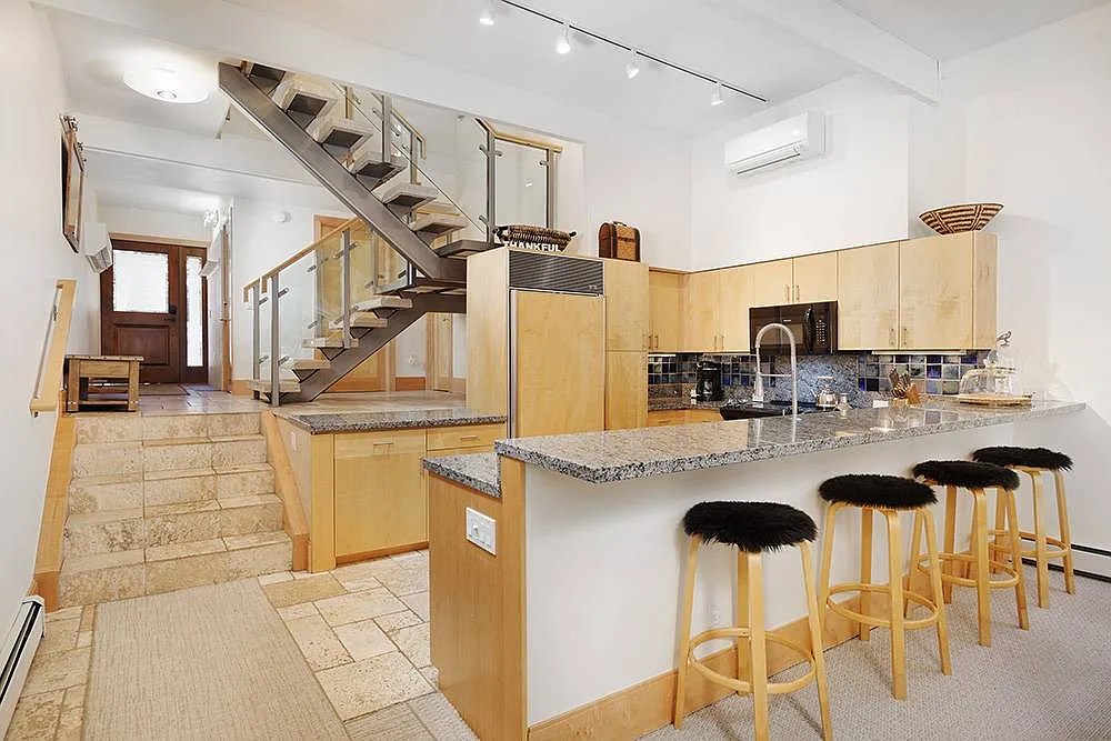 3 bed, 2002 sqft, $40,000 — Photo 4