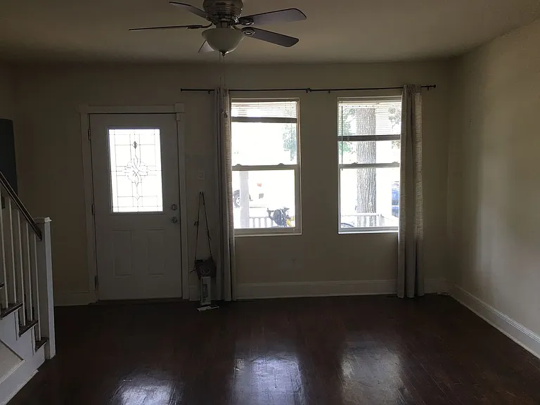3202 Q St — Photo 2