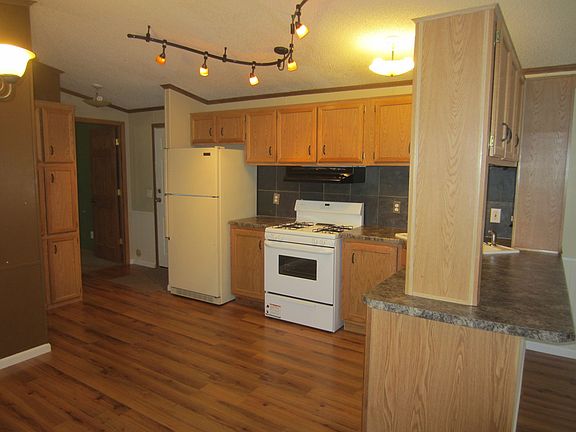4th image of 806 28th St Trailer 7