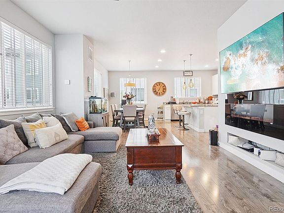 2nd image of 674 E Hinsdale Avenue