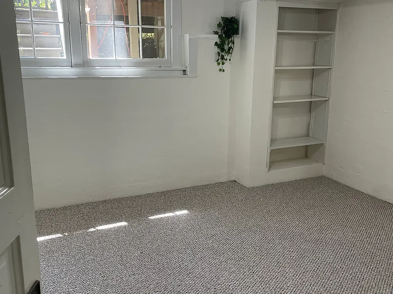 Bedroom with carpet