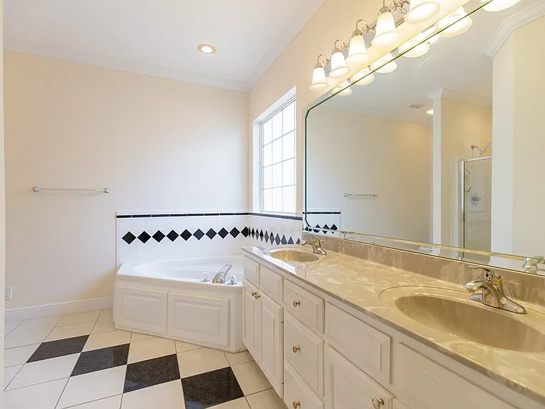 3513 Belmont Cir — Photo 12