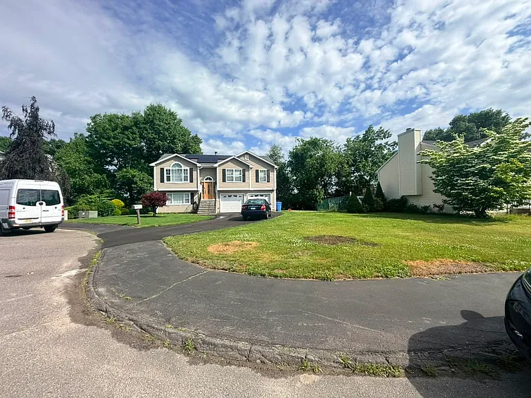 13 Woodcrest Dr — Photo 7