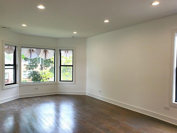 5th image of 5209 N Ludlam Ave #1