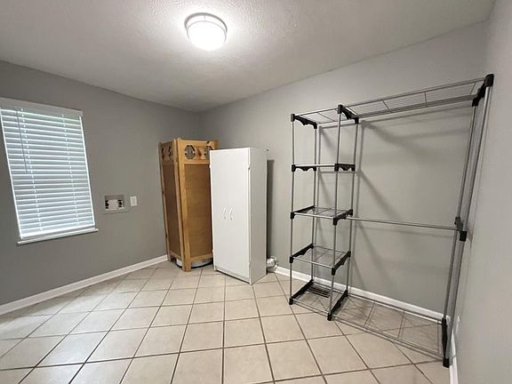 4th image of 1324 W Walnut St