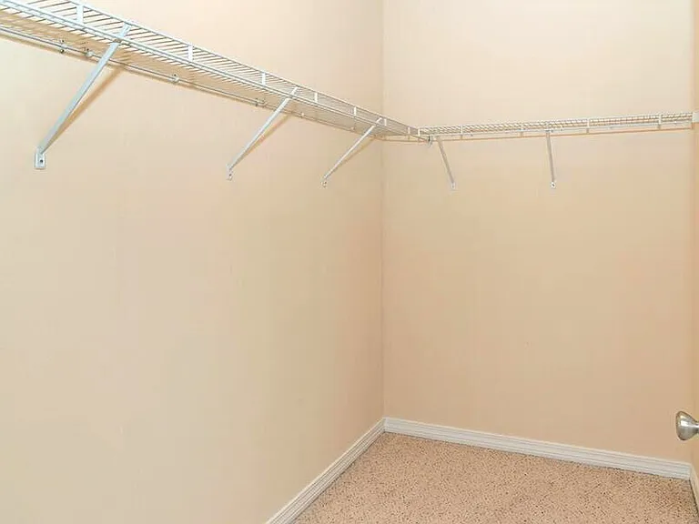 1469 Bentley Cir — Photo 16