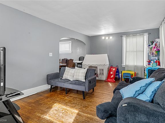 4th image of 3632 Irma St