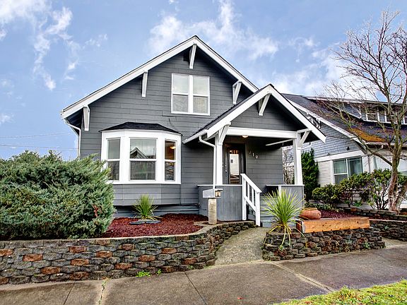 2nd image of 319 2nd St NE