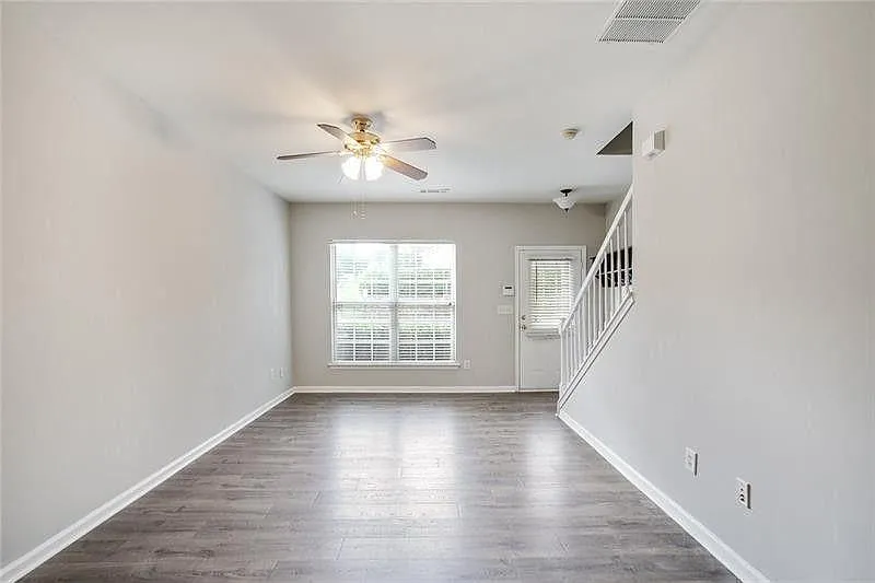2 bed, 2.5 bath, 1296 sqft, $1,850 — Photo 2