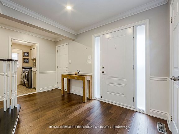 5th image of 2025 Parklane Cres