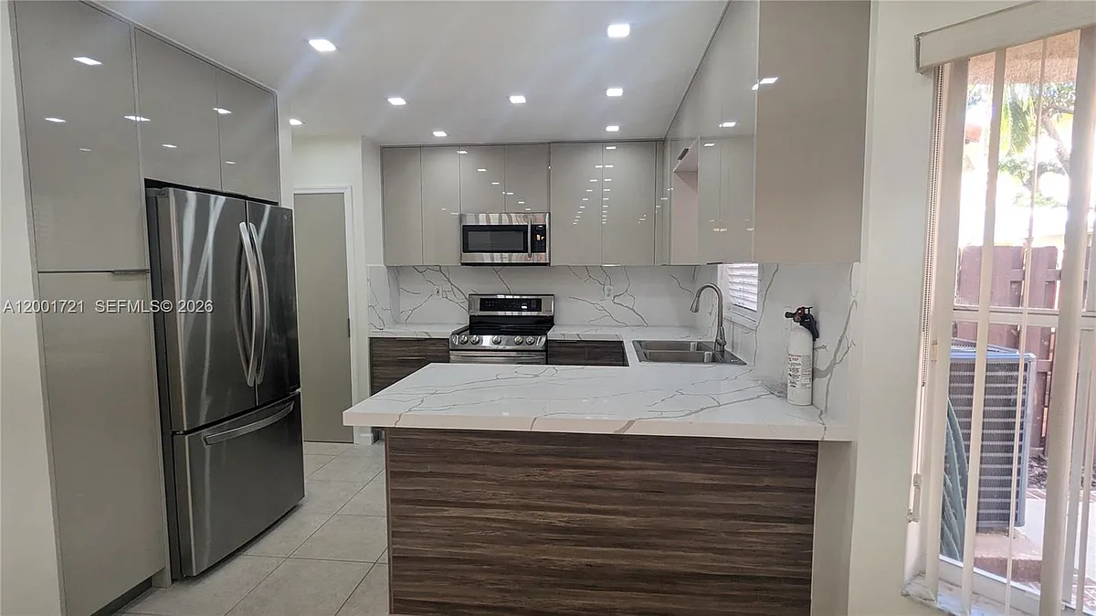 Building Photo - 213 E Forest Oak Cir #213
