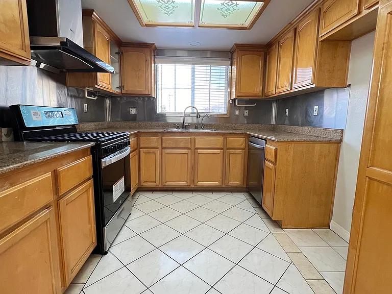 607 E Newmark Ave #B — Photo 4
