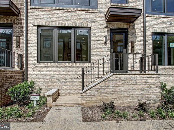 3rd image of 164 Winsome Cir
