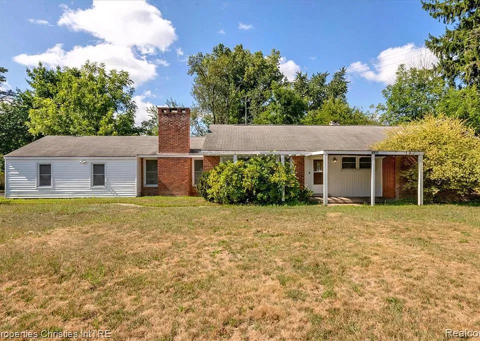 4911 W Maple Rd