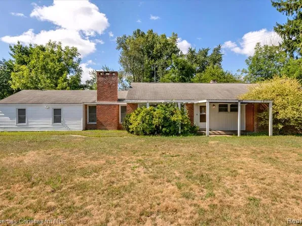 4911 W Maple Rd, West Bloomfield, MI 48322