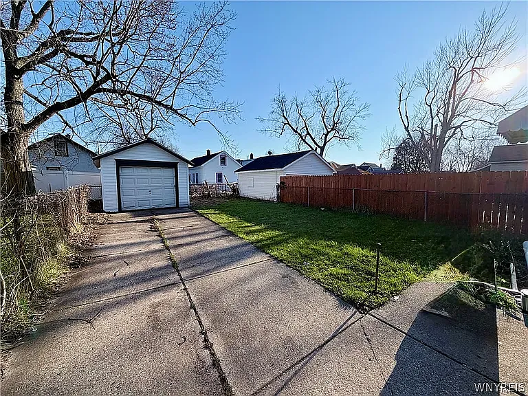 Shirley Ave — Photo 26