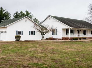 16245 N McCauley Ln, Mount Vernon, IL 62864