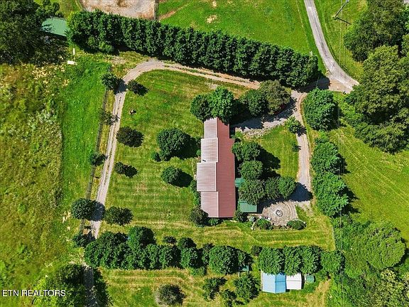 5th image of 1689 Vaughn Rd
