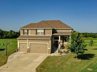 1205 Cardinal Ct, Oak Grove, MO 64075