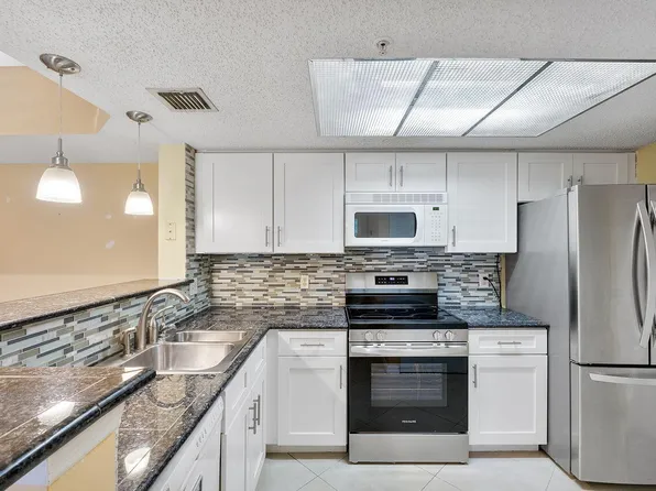 5011 Wiles Road Unit 303, Coconut Creek, FL 33073